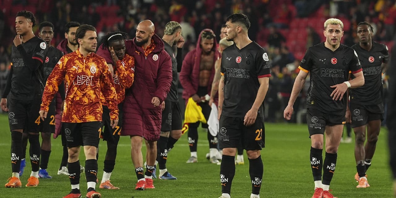 Galatasaray'ın yıldızı taraftarı çıldırttı: Beraberlik sonrası hareketi olay oldu