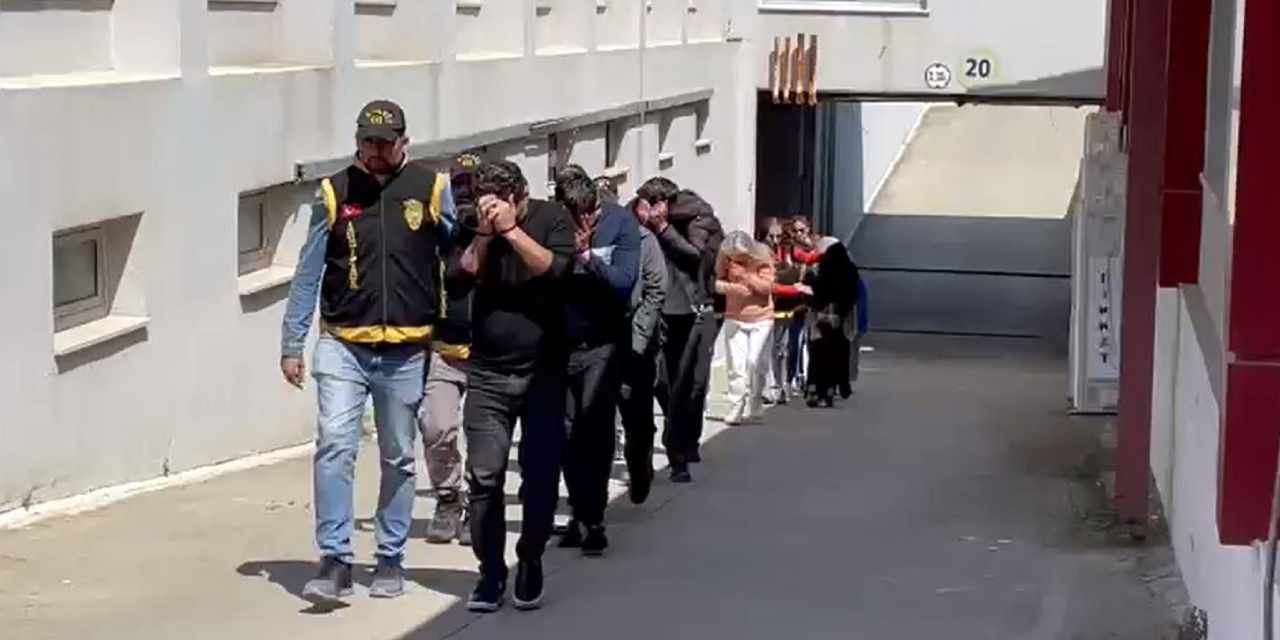 Adana’da masaj salonlarına fuhuş operasyonu: 9 kadın kurtarıldı