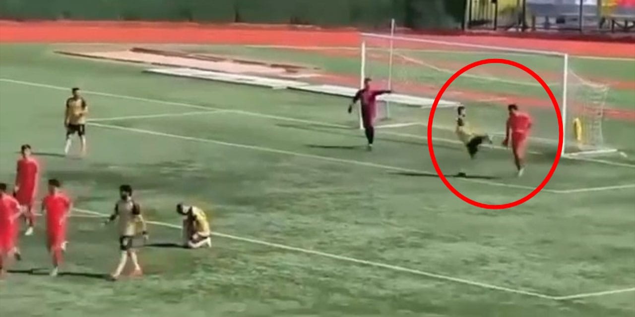 Penaltıya sevinen futbolcuyu yerde tekmeledi: Elmacık kemiğini kırdı