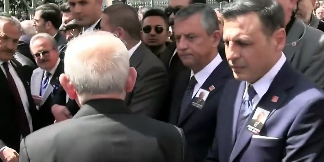 Son dakika | Özgür Özel'den Kılıçdaroğlu açıklaması! Cenaze törenindeki an çok konuşulmuştu