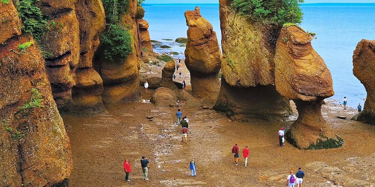 Okyanusun ortasında bir yol açılıyor: Saniyeler içinde araçla adaya geçiyorlar