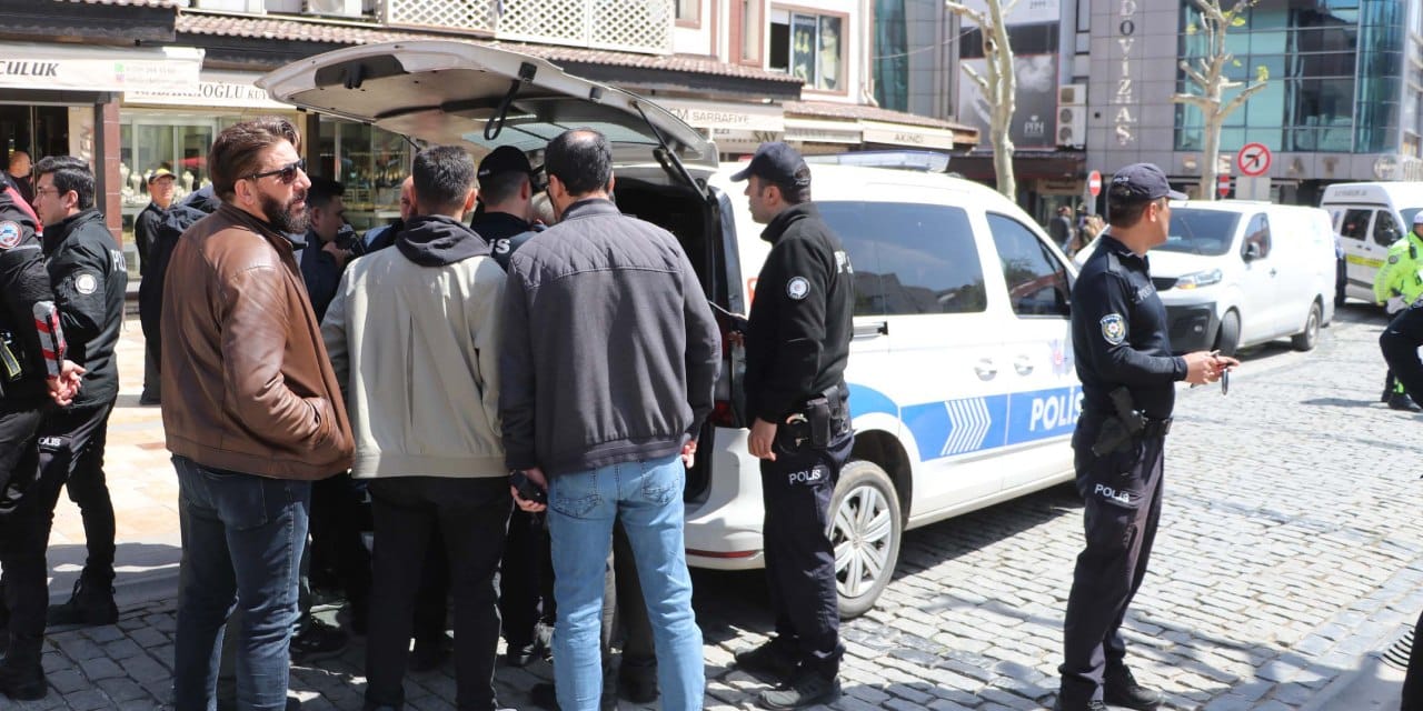 Denizli'de döviz bürosunda silahlı kavga