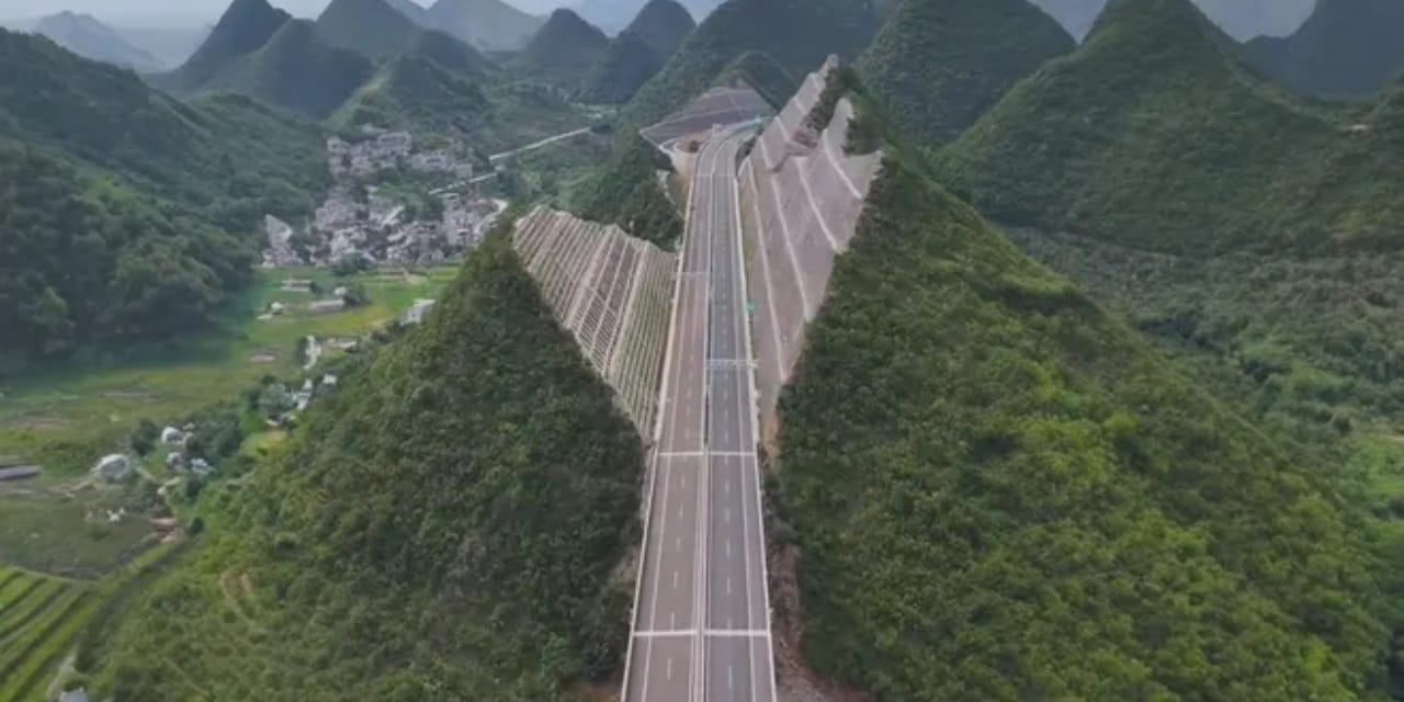 2 dakika için koca dağları ortadan ikiye yardılar: Artık etrafından dolaşmıyorlar