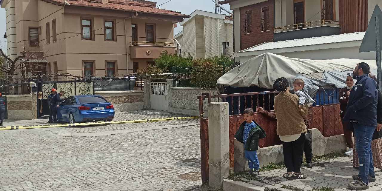 3.2'lik depremde bile 2 bina tahliye edildi