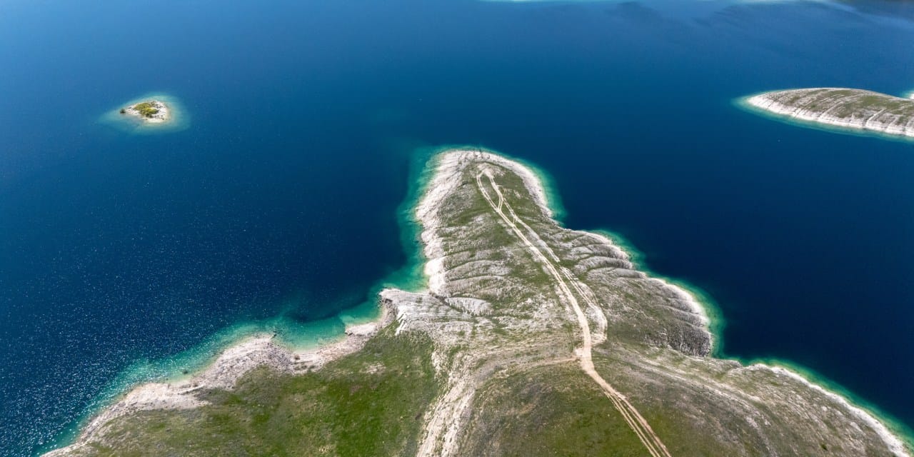 Adacıklar yeşile büründü: Görenler Maldivler sanıyor