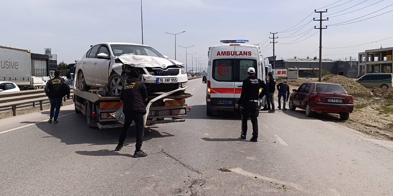 Bursa'da 4 araç birbirine girdi: Biri 2 yaşında 5 yaralı!