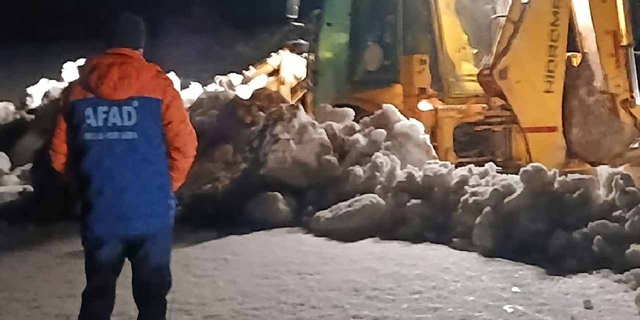 Ekipler seferber oldu: Karla kaplı yaylada mahsur kalan 2 kişi kurtarıldı