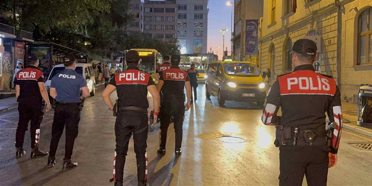 İstanbul'da bir gecede bin 149 kişiye gözaltı!