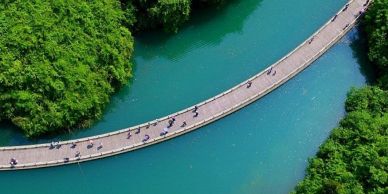 Altından nehir akıyor üzerinden araçlar geçiyor: O kaza hafızalardan silinmiyor