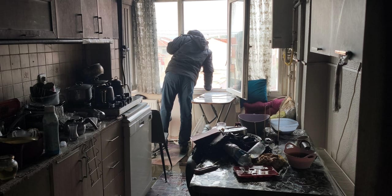 Madde bağımlısı genç evi ateşe verdi: Babasını arayarak itiraf etti