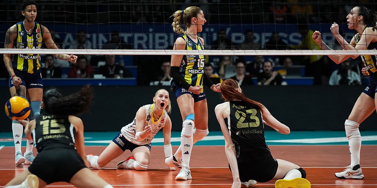 Fenerbahçe VakıfBank'ı yendi: Şampiyonluk son maça kaldı