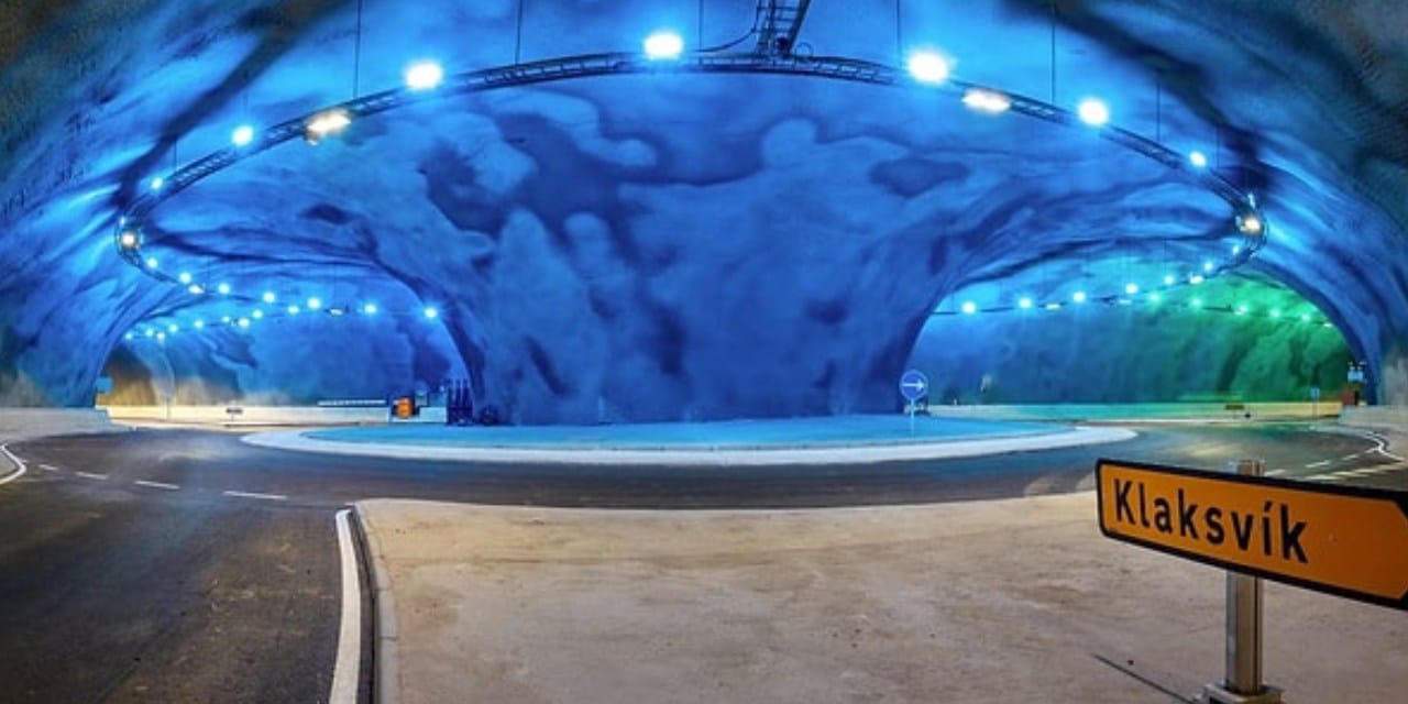 1 saatlik yolu yok ettiler: Okyanusun altında trafik lambası bile var