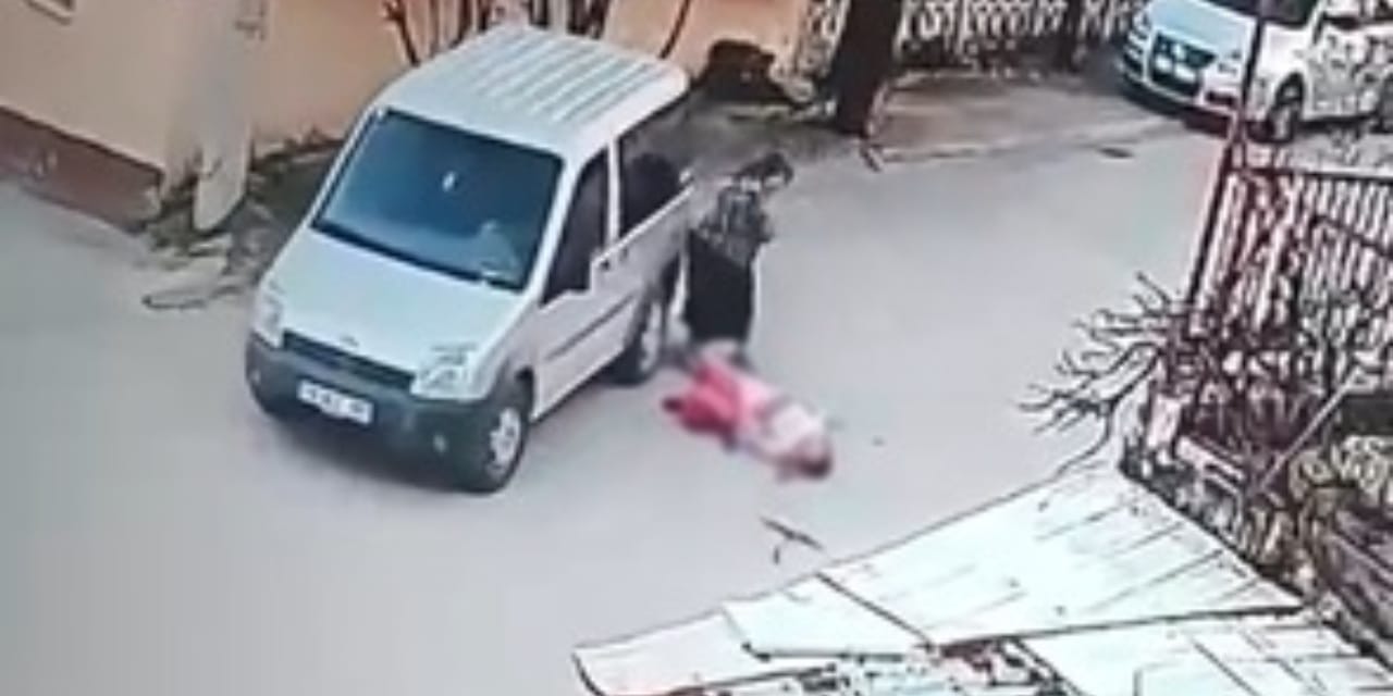 Sokak ortasında dehşet: Eşine aracıyla çarpıp ayaklarını ezen erkek tutuklandı