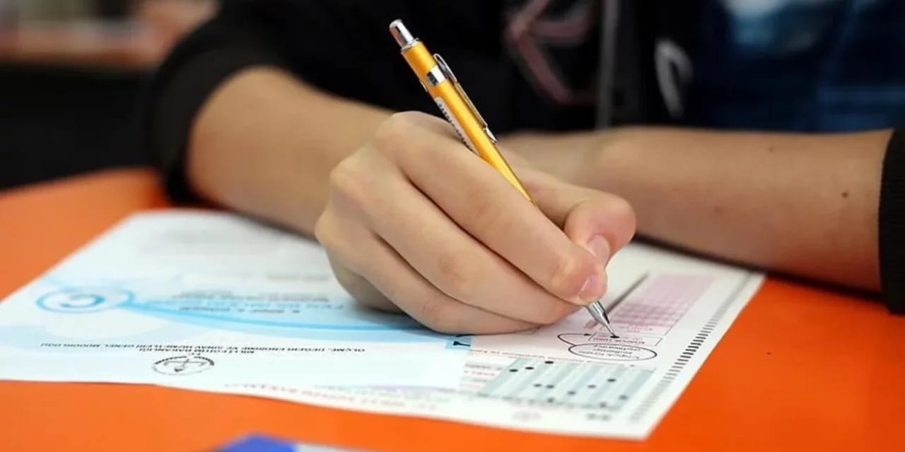 İlk ve ortaöğretim bursluluk sınavı giriş belgeleri erişime açıldı