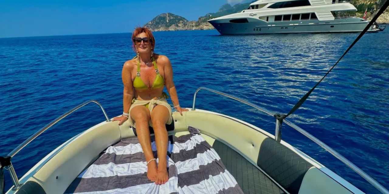 Emeklilerin hesabını boşaltıp Yunan adaları tatiline çıkan bankacı yakalandı