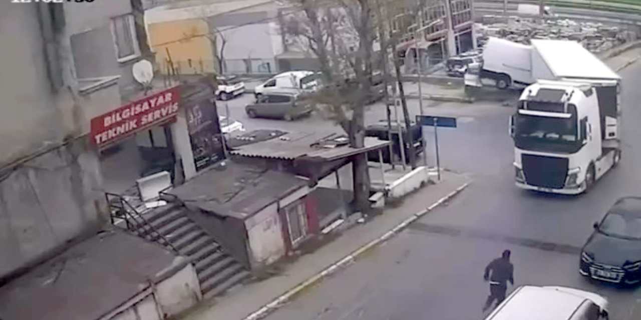 Şoför el freni çekmeyi unuttu: Giden TIR minibüse çarparak durabildi