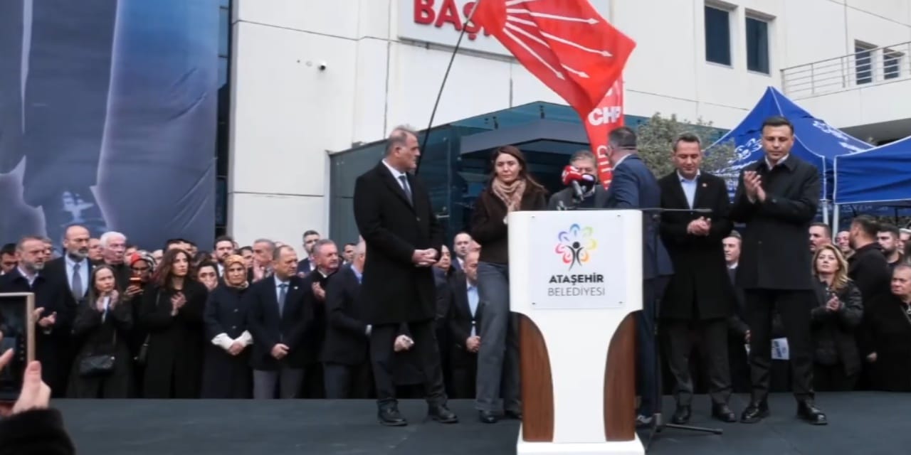 CHP'den Ataşehir operasyonu eylemi! Yurttaşlar belediye binası önünde bir araya geldi