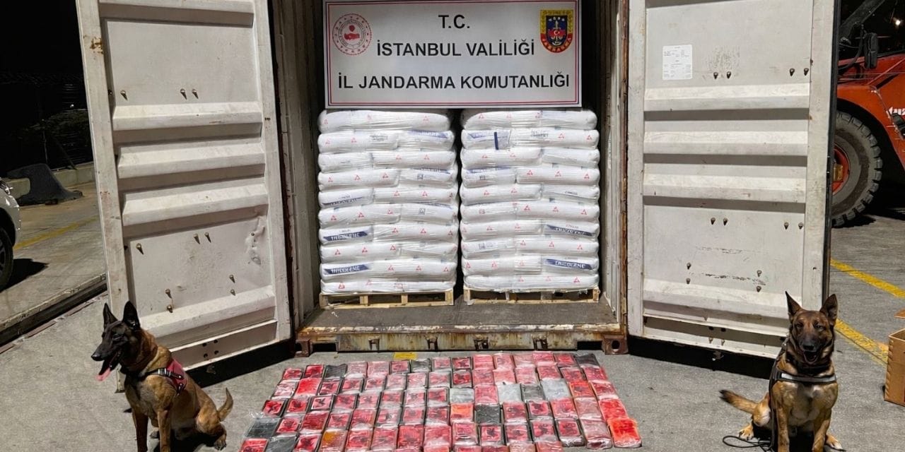 Panama bandıralı bir gemide 106 kilo kokain ele geçirildi