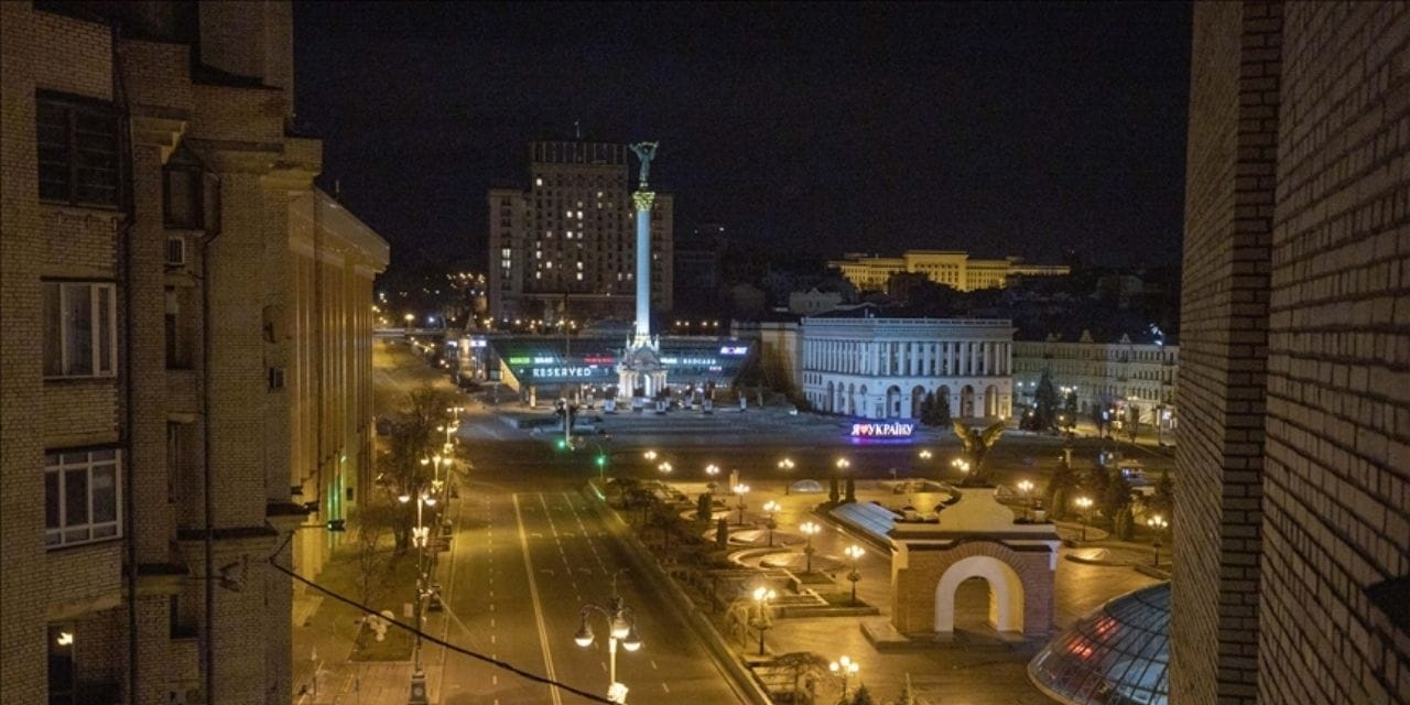 Evini yaktı, sokağa çıkıp dehşet saçtı: Kiev'deki saldırıda 6 can kaybı