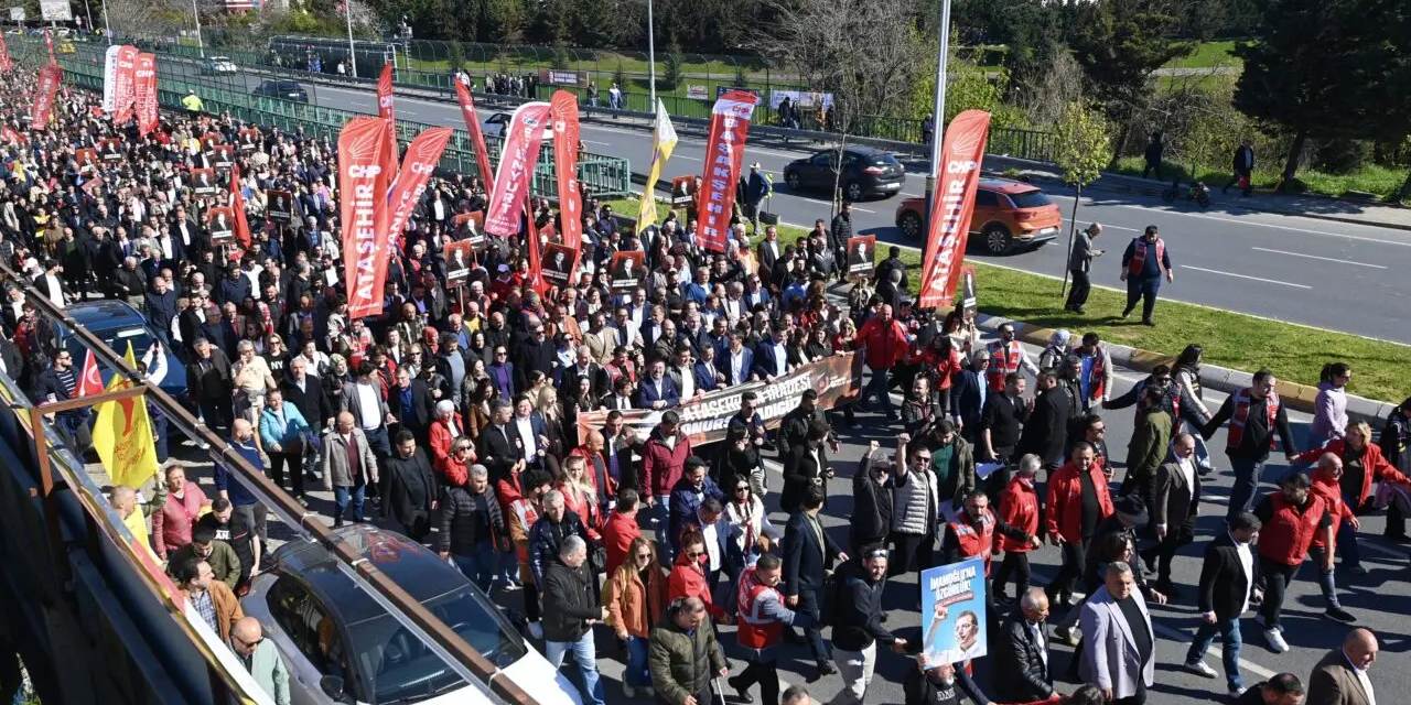 CHP'den Onursal Adıgüzel'e destek yürüyüşü: Türkiye’yi şafak operasyonlarına alıştırmaya çalışıyorlar