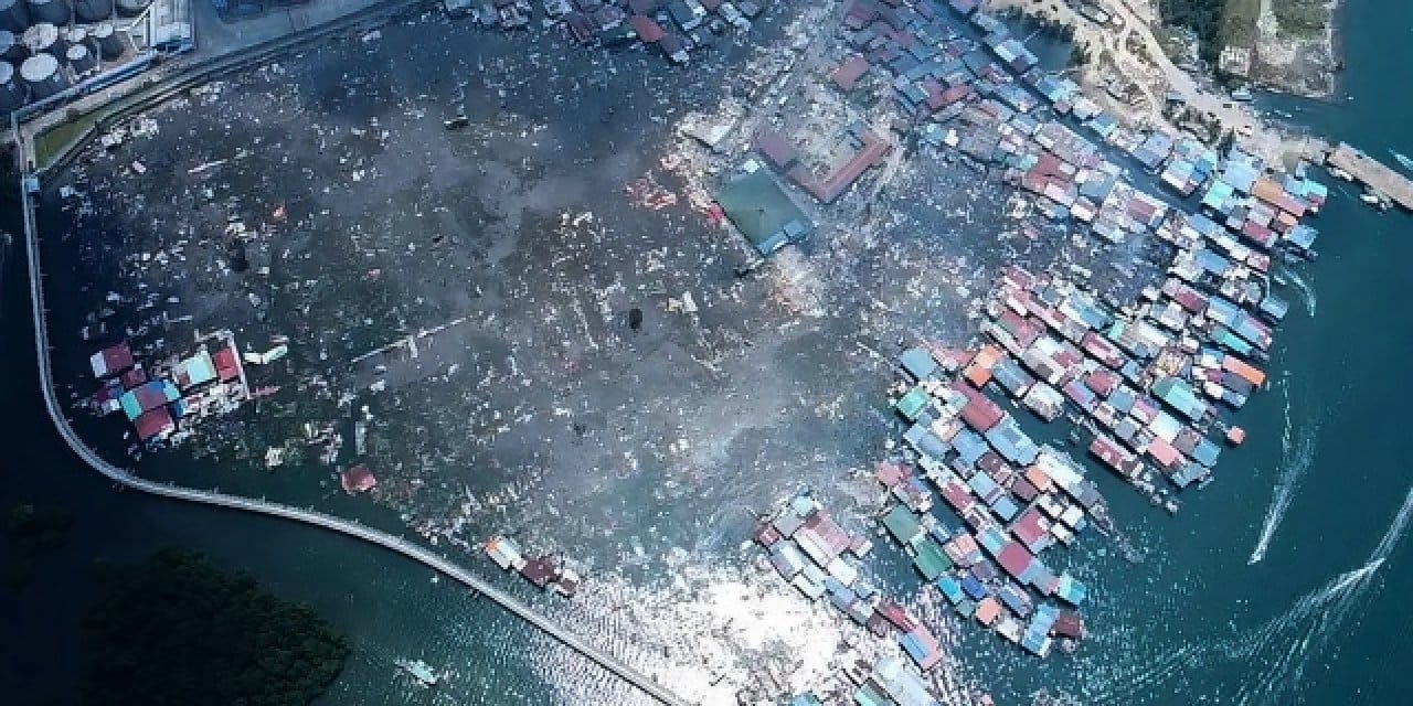 'Yüzen kasaba' kül oldu: 9 bin kişi evsiz kaldı