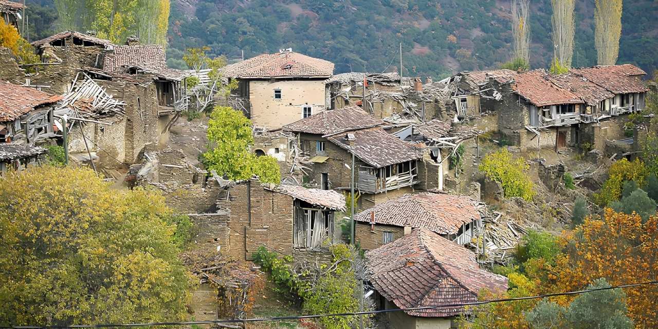 Efelerin direniş yurdu "perili köye" dönmüştü: Şimdi küllerinden doğuyor