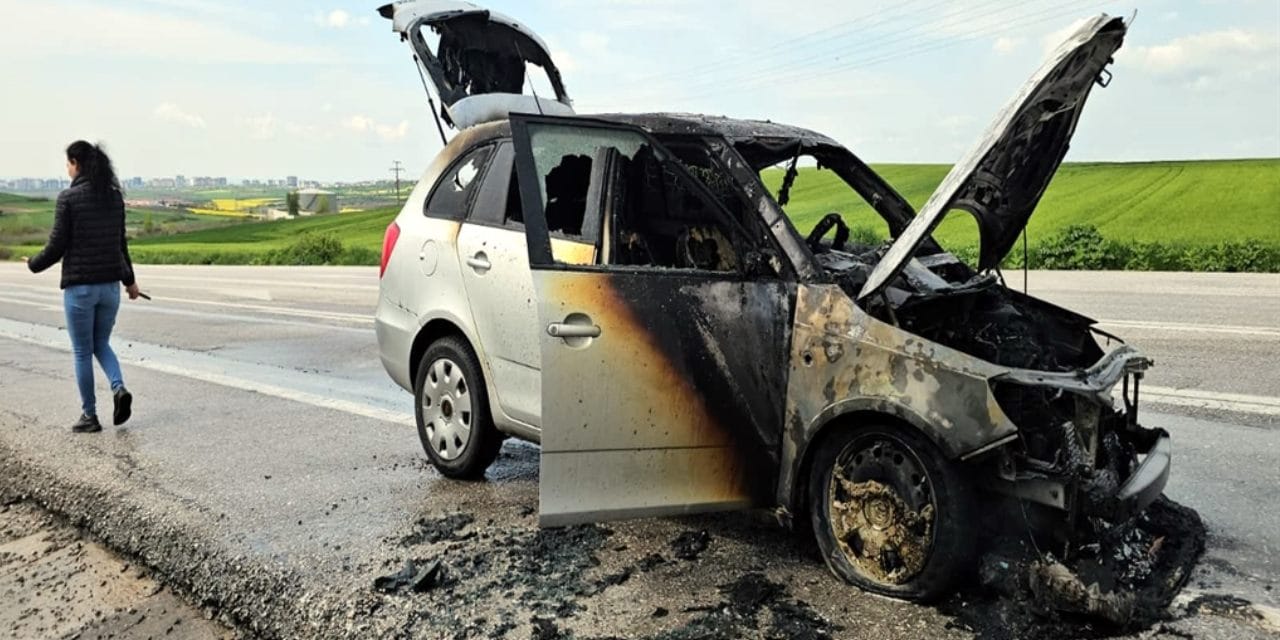 Alev alev yanan otomobil demir yığınına döndü!