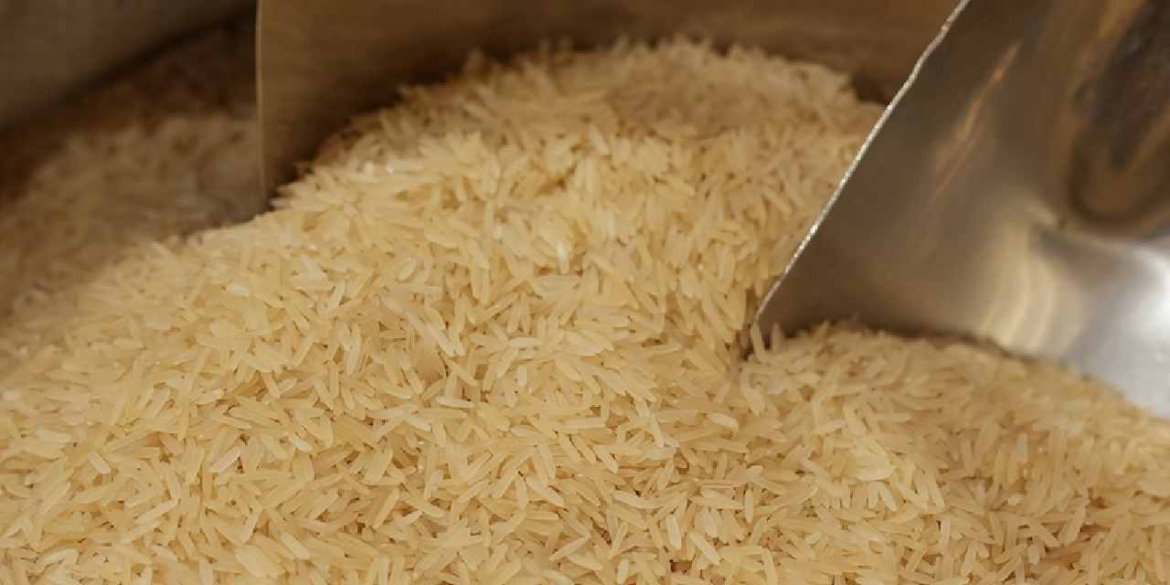 Pirincin üstünde kedi dışkısı görülen markete binlerce lira ceza kesildi