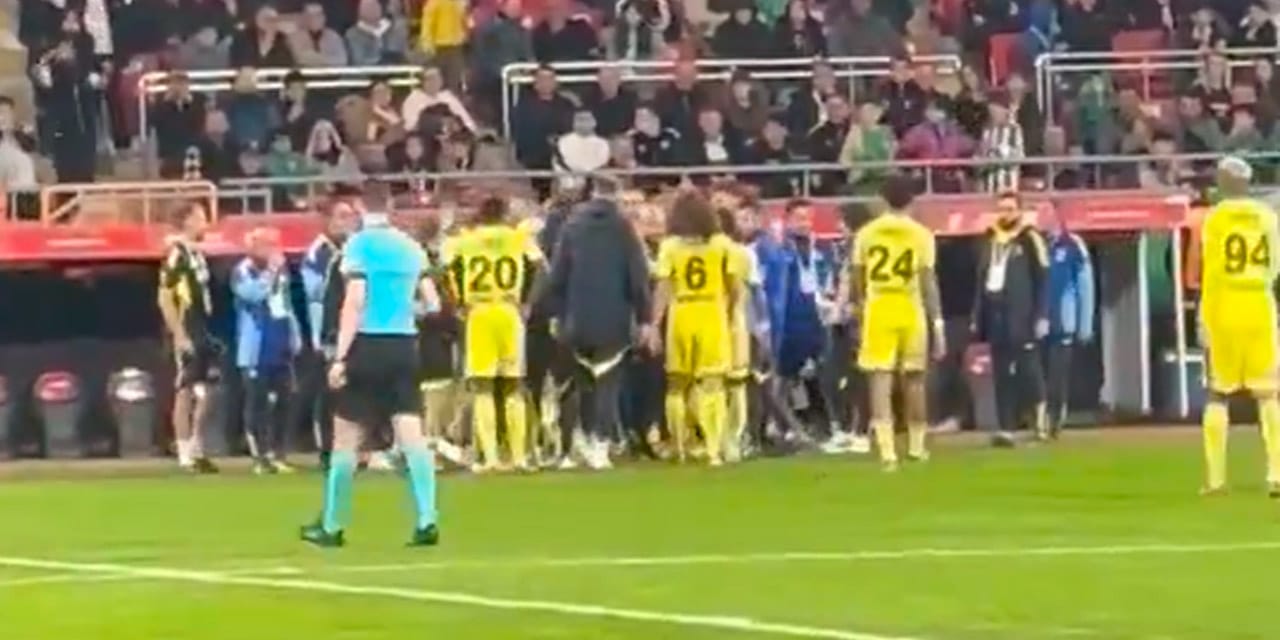 Fenerbahçe'de maç sonu futbolcular arasında tartışma çıktı