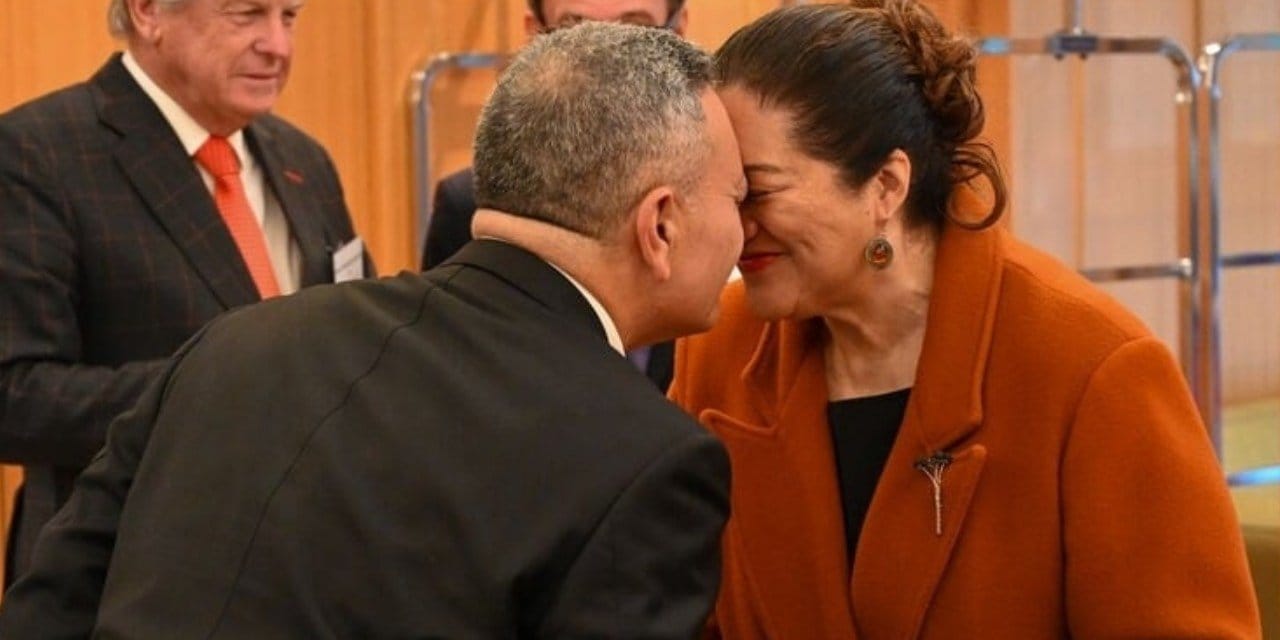 Saray'da 'sıra dışı' konuk