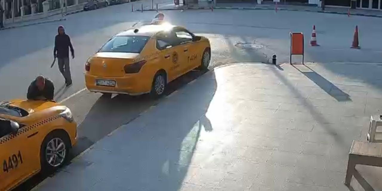 Cezaevinden çıktı: 1 saat içinde 3 kişiye satırla saldırdı