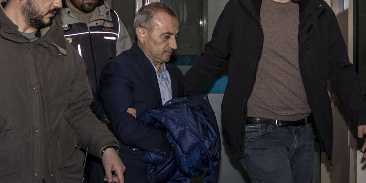 Tutuklanan valiye verilen ödüller saymakla bitmedi!  "Türkiye'nin geleceğine yön verir" demişler