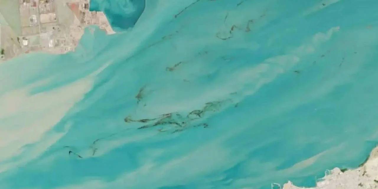 Çevre felaketi kapıda! Hürmüz'de petrol sızıntısı uyduya yakalandı