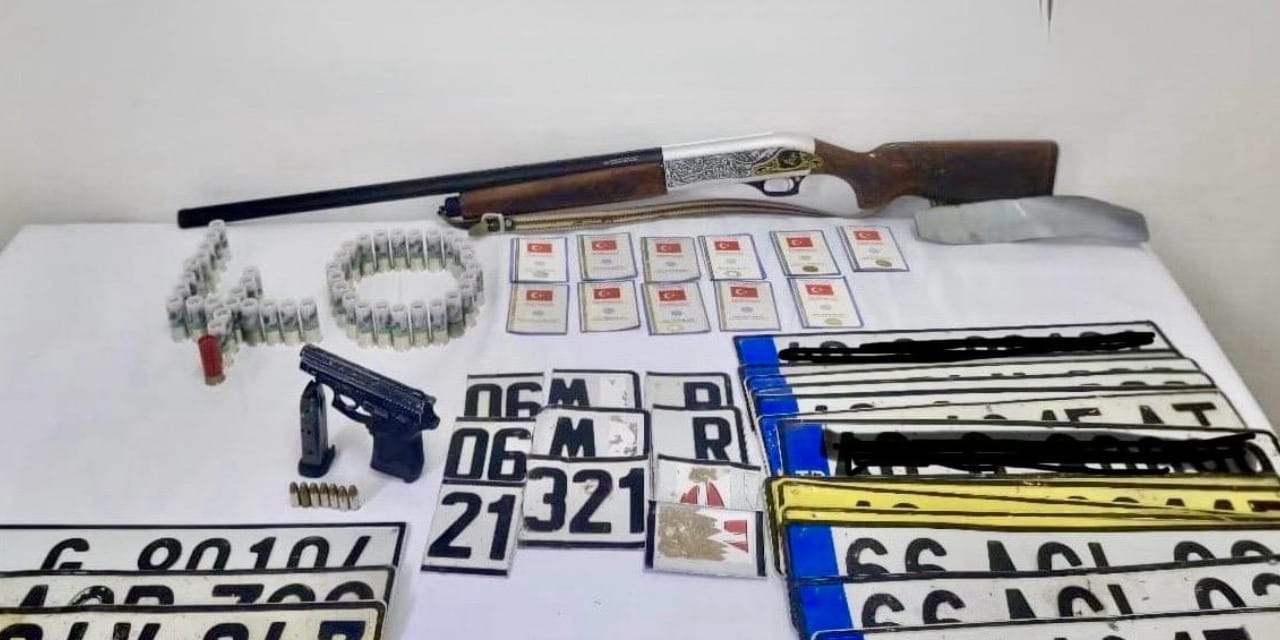 Evde sahte plaka basan şüpheli yakalandı: Cephanelik çıktı!