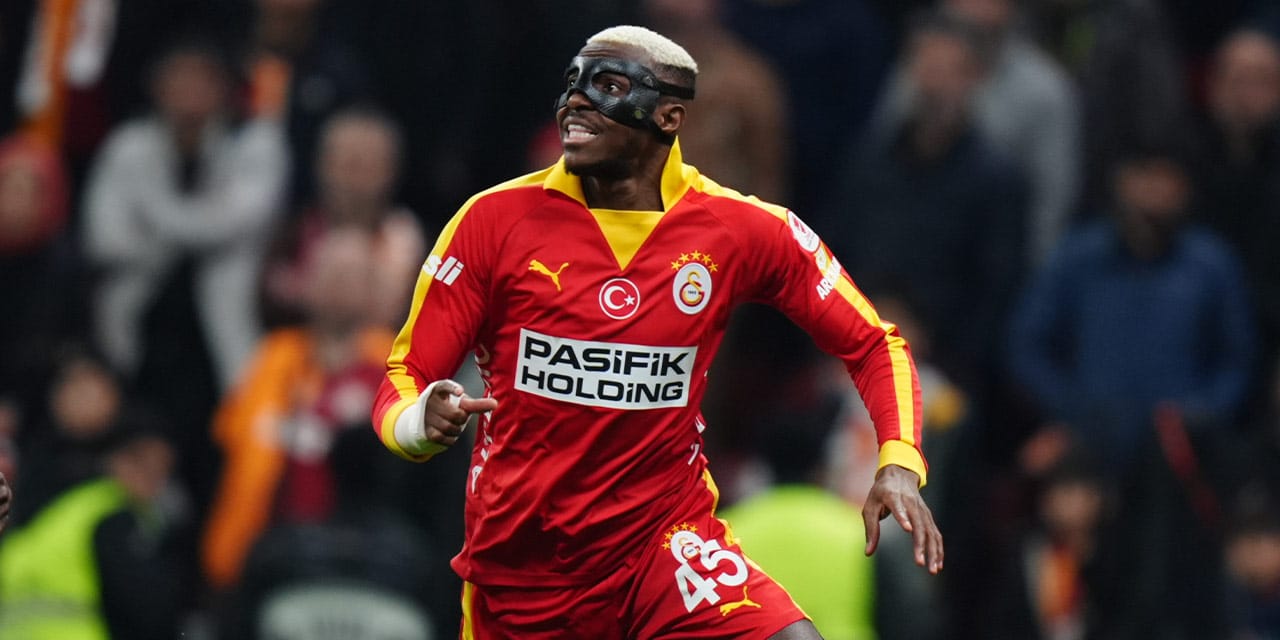 Osimhen maç sonu çok sinirlendi: Koşa koşa yanına gidip isyan etti