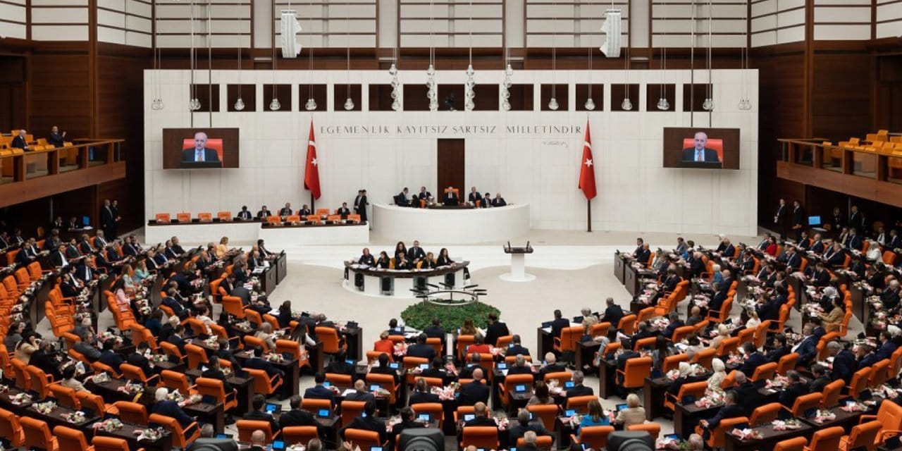 Son Dakika | Doğum izni ve 15 yaş altına sosyal medya yasağı yasalaştı!