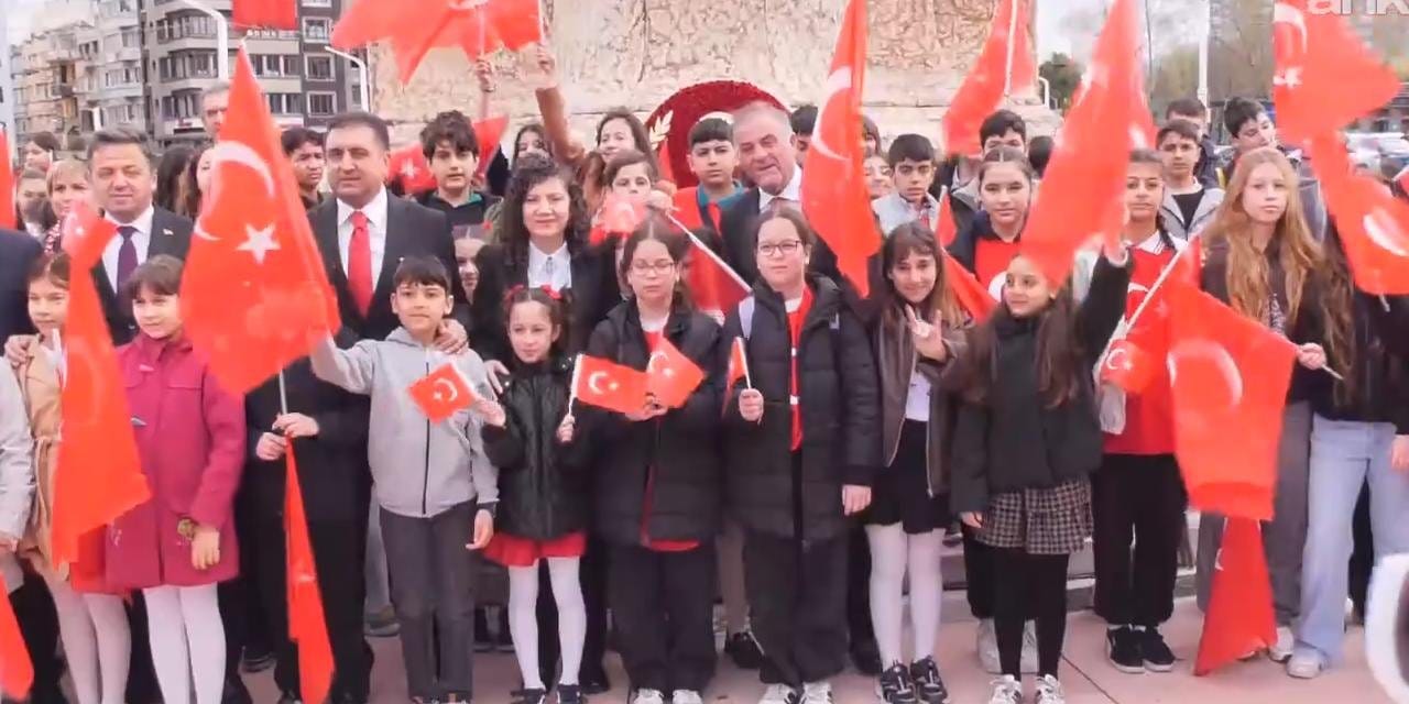 Taksim’de 23 Nisan töreni