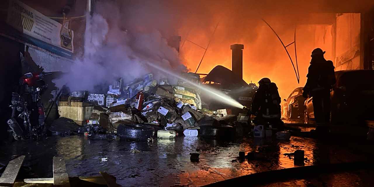 Tamire bırakılan araçlar kül oldu