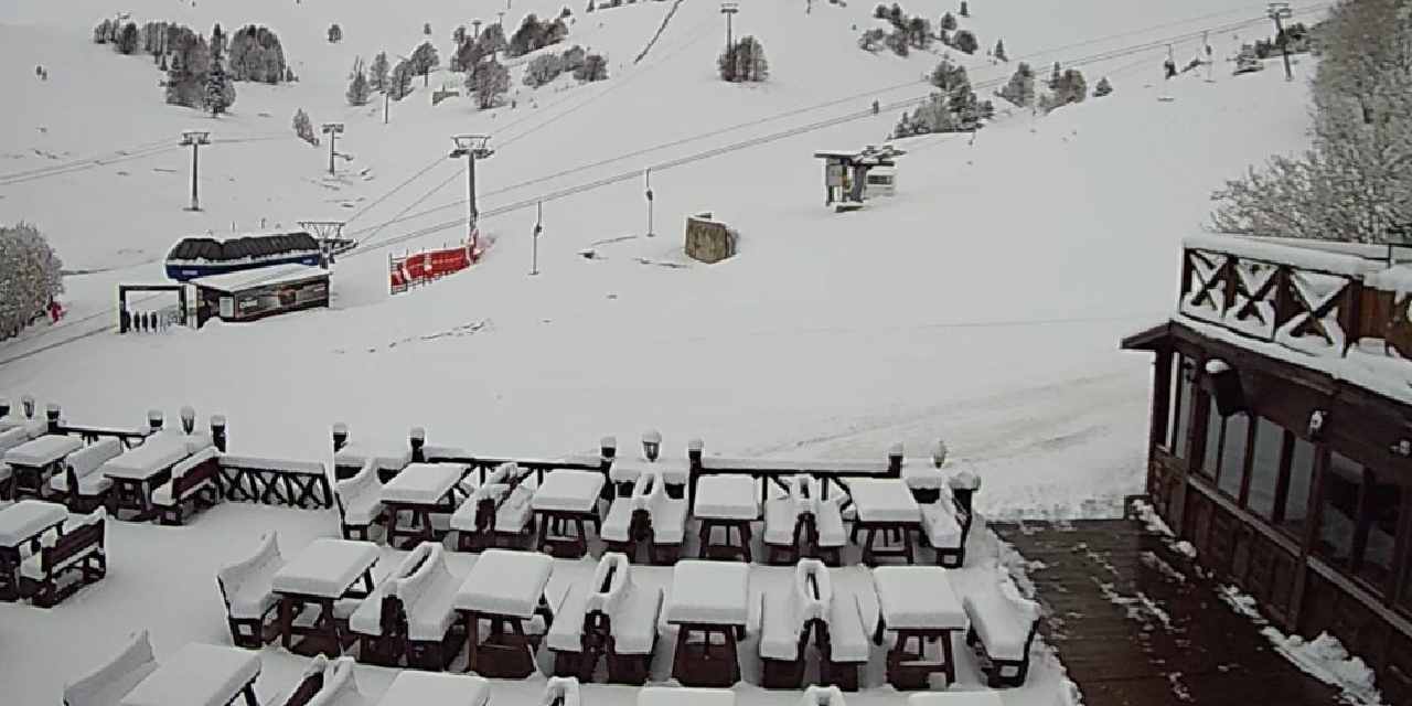 Nisan sonunda Beyaz Cennet'e kış geri döndü: 1 metre kar var