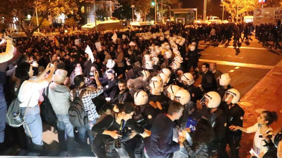 Kadıköy'de 10 Ekim anmasına polis müdahalesi: Gözaltılar var