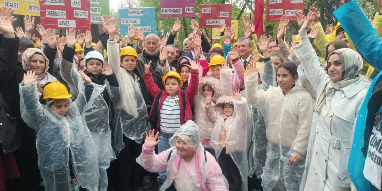 Özgür Özel'den maden işçilerine ziyaret: "Yürüttüğünüz mücadele bir kutup yıldızı"