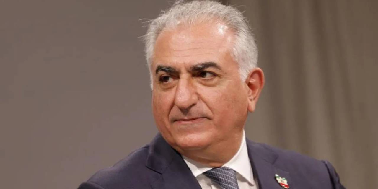 İran'ın sürgün prensine Almanya'da domatesli protesto! "Tanrı Amerika'yı korusun" demişti