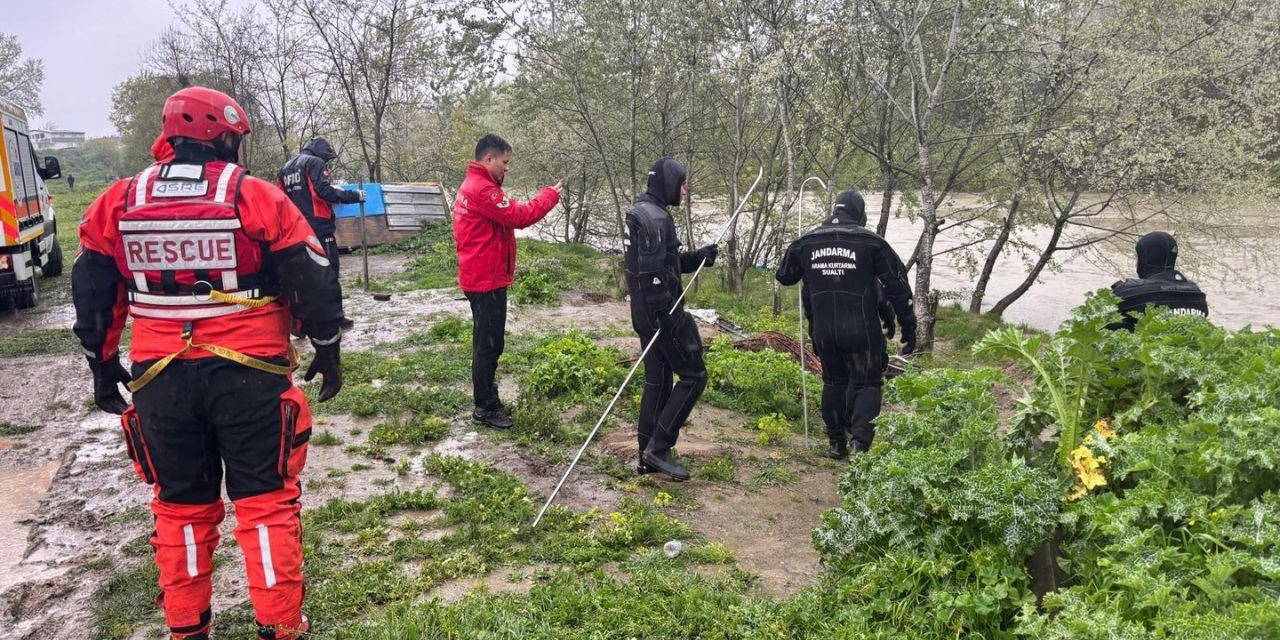 Sakarya Nehri'nde kaybolan 6 yaşındaki Ahmed'i arama çalışmaları 3. gününde