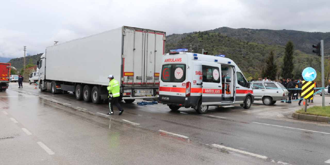 Amasya'da TIR ile otomobil çarpıştı! 10 aylık bebek yaşamını yitirdi