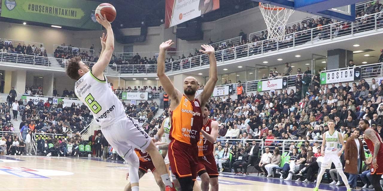 Galatasaray 10 fark atarak kazandı