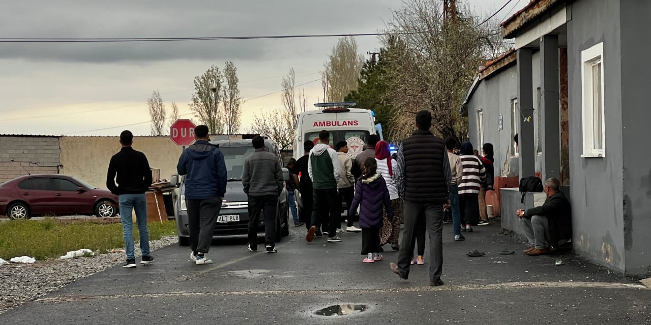 Akrabalar kavgasında kan döküldü: Baba oğul yaralandı