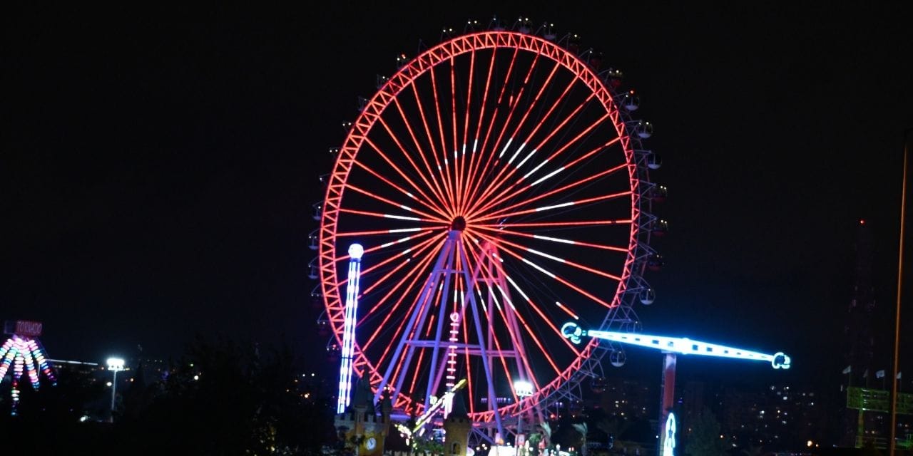 Dönme dolapta 23 Nisan şöleni