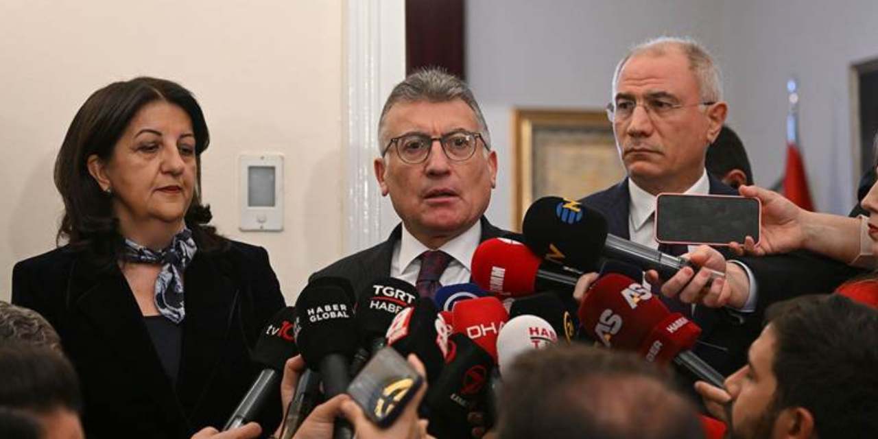 AKP iç cephesini tahkim edemedi! Süreç; Öcalan, sandık ve talepler arasında tıkandı