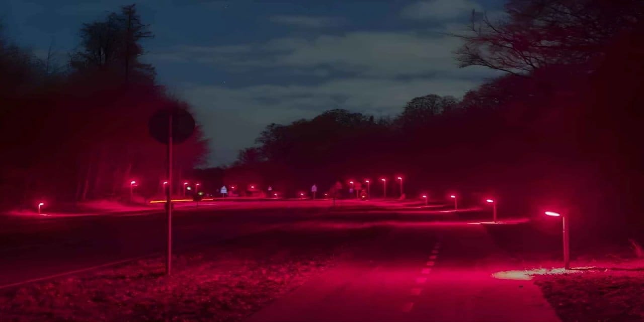 Bir şehrin sokak lambalarını kırmızıya çeviren o gizemli neden