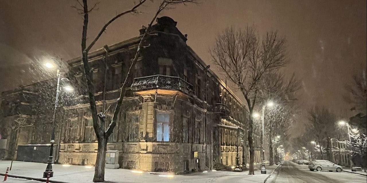 Kars'ta nisan ayında kar yağışı